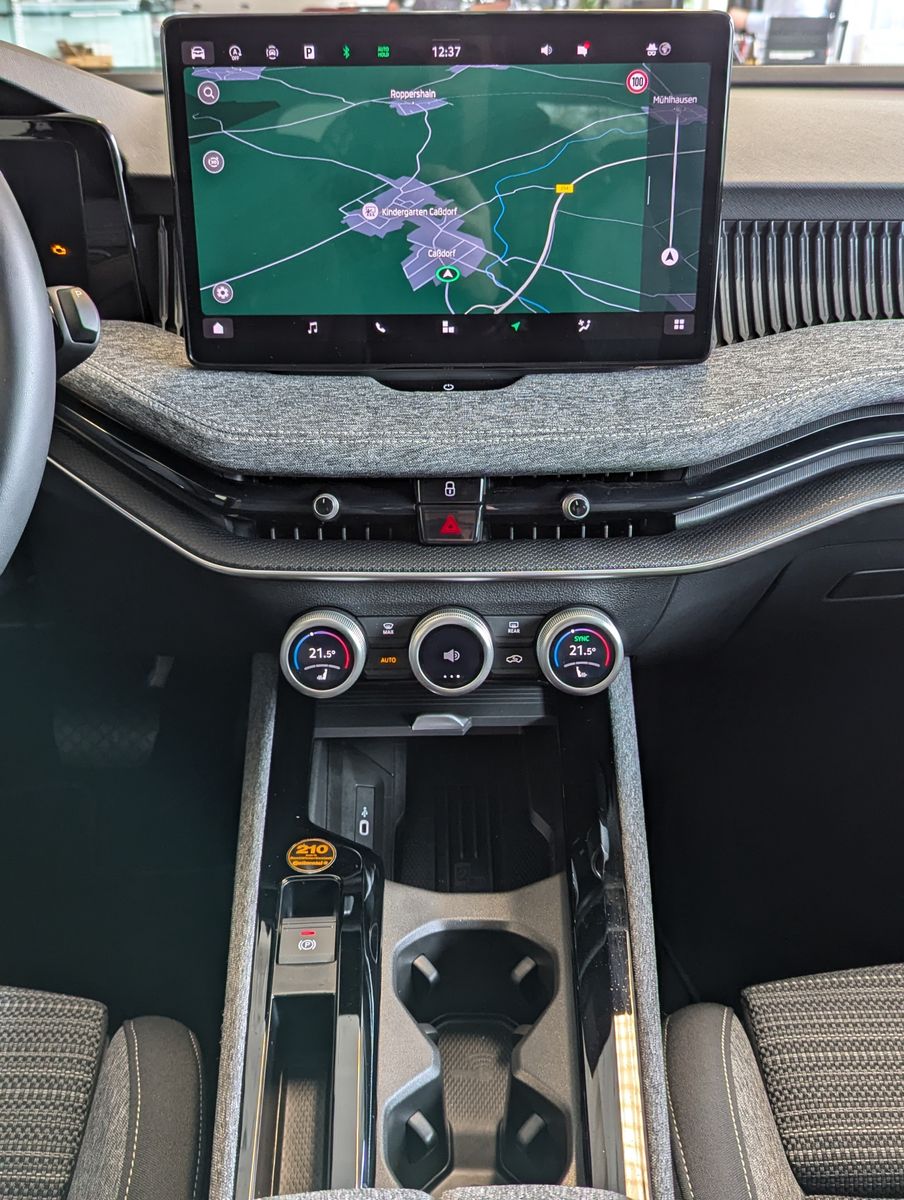 Fahrzeugabbildung SKODA Superb 2.0 TDI 4x4 Selection Matrix AHK 5J Garan