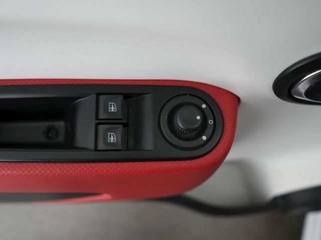 Twingo CHIC SCe 70+PARKPILOT HI+LED TAGFAHRLICHT