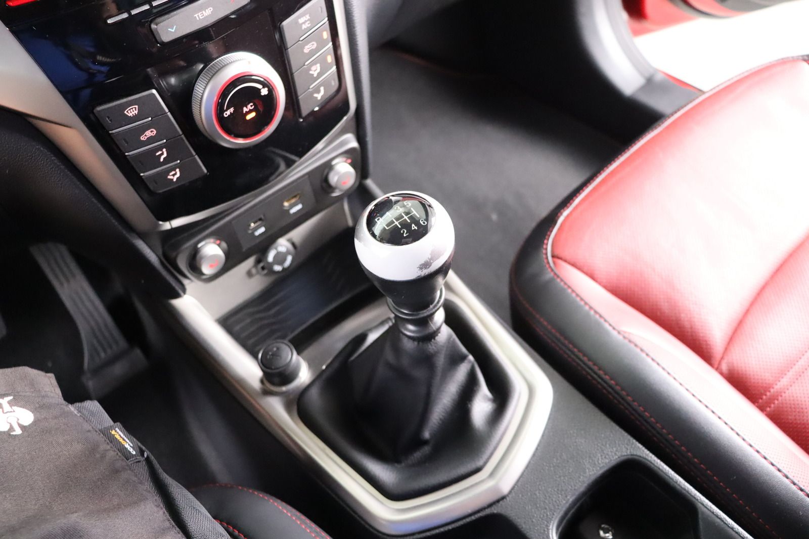 Fahrzeugabbildung Andere Ssangyong Tivoli * Leder * Navi * SHZ* e-XGi 160