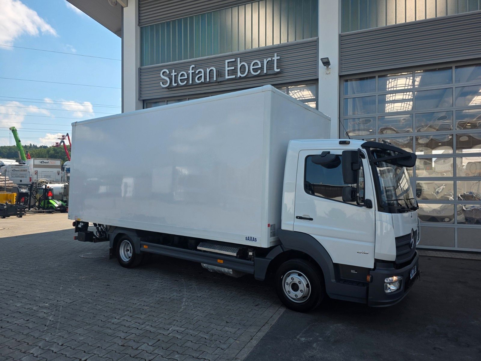 Fahrzeugabbildung Mercedes-Benz Atego 818 L Koffer+LBW Klima 3 Sitze