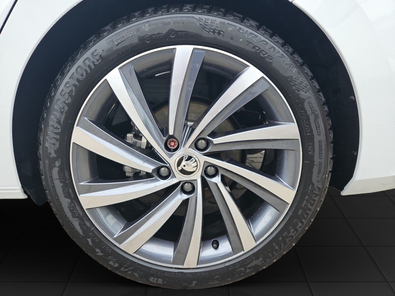 Fahrzeugabbildung SKODA Octavia Combi 2.0 TDI Sportline 4x4 DSG MATRIX