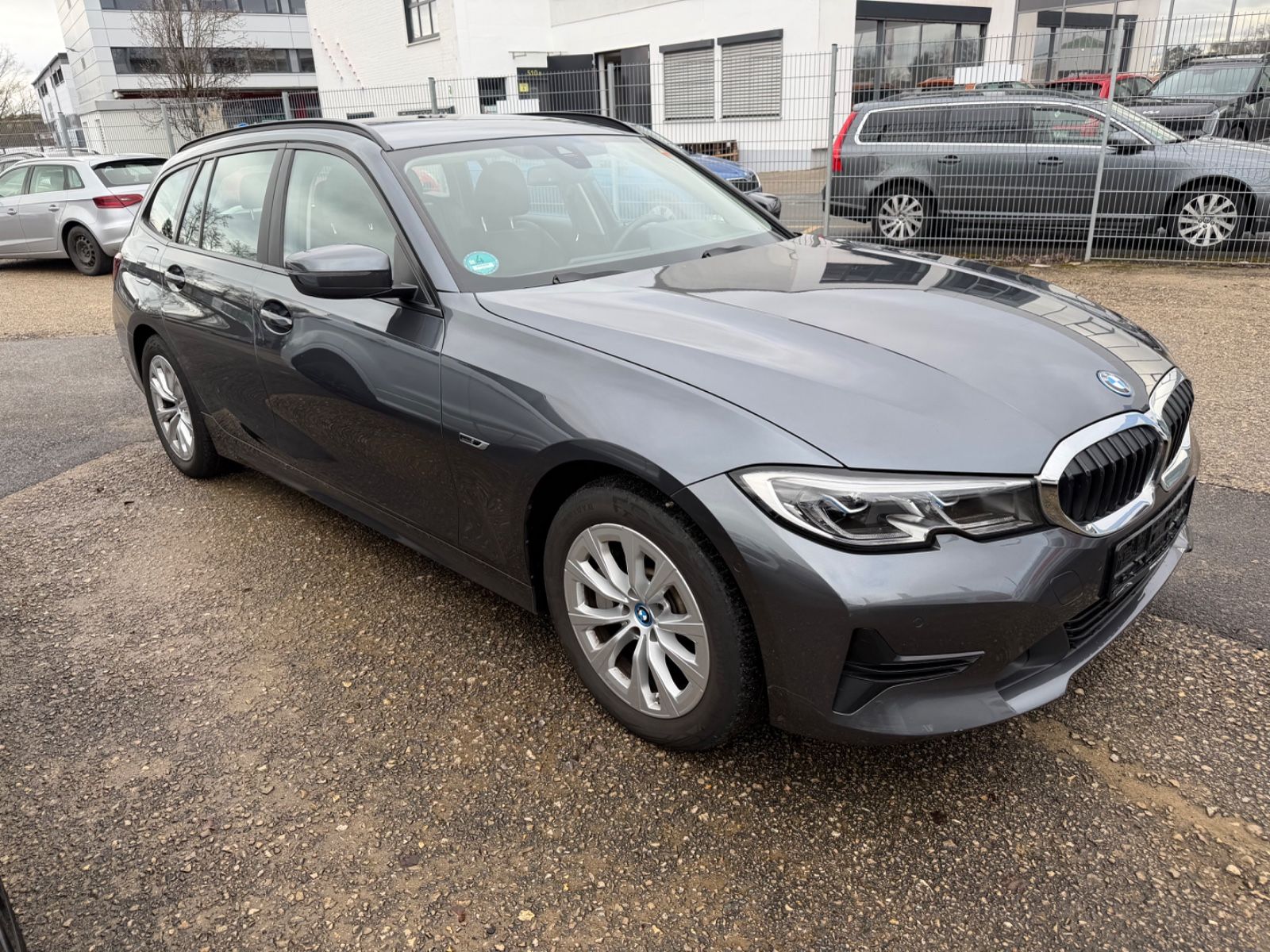 BMW 330e xDrive Sportsitze*Laserlicht*Navi*