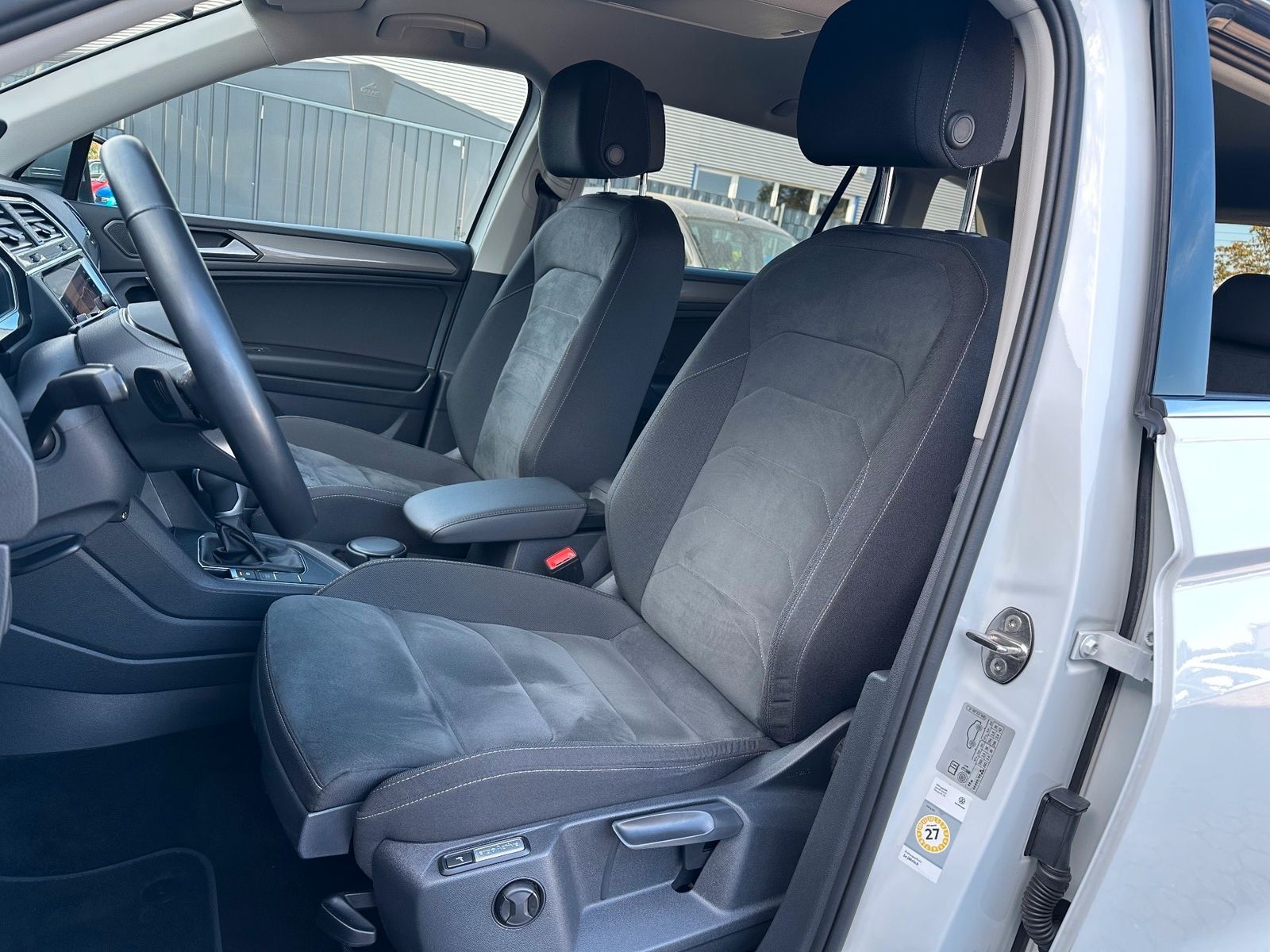 Fahrzeugabbildung Volkswagen Tiguan Allspace 2.0 TDI DSG Life NAV+LED+AHK