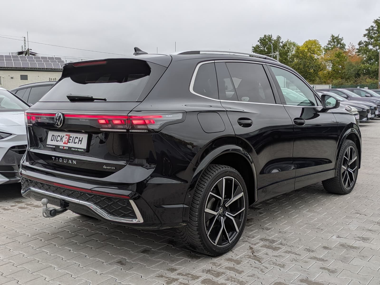 Fahrzeugabbildung Volkswagen Tiguan 2.0 TDI 4M R-Line PANO*H&K*AHK*MATRIX*20"