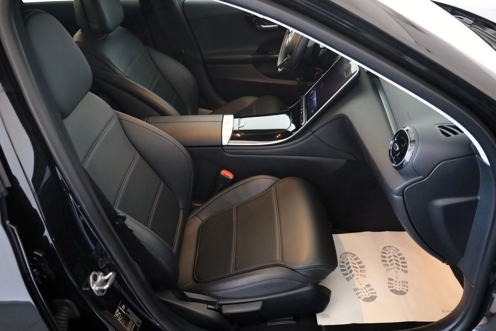 Fahrzeugabbildung Mercedes-Benz C 300e T Leder,Navi,LED,SH,PDC,Kamera,Park Paket