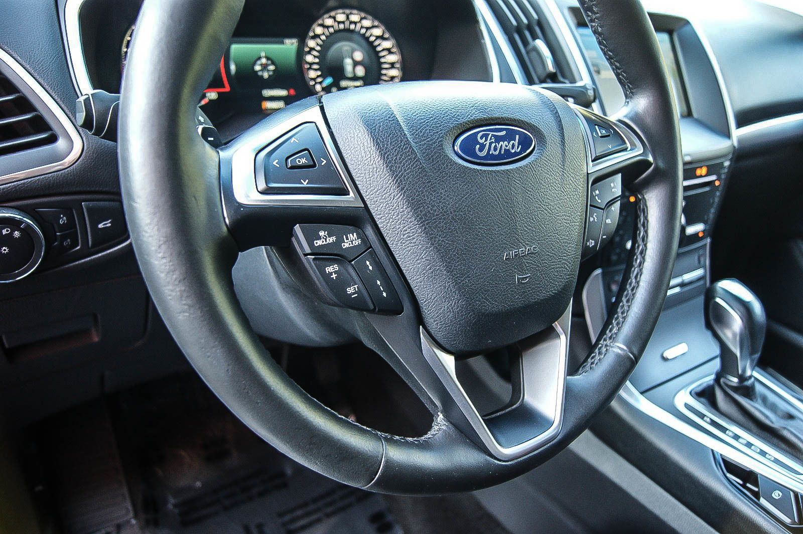 Fahrzeugabbildung Ford Edge 2.0TDCi Bi-Turbo 4x4 LED KAMERA ACC 1.HAND