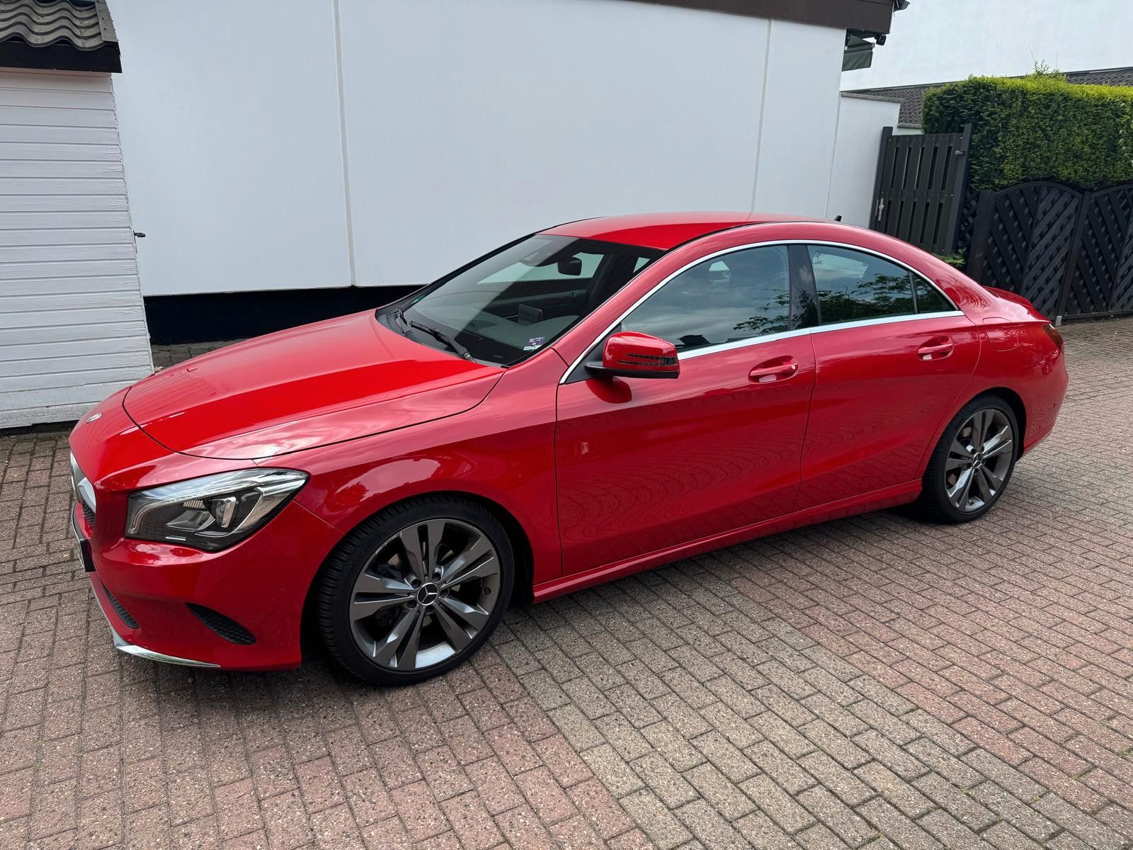 MERCEDES-BENZ CLA 220 4MATIC DCT -
