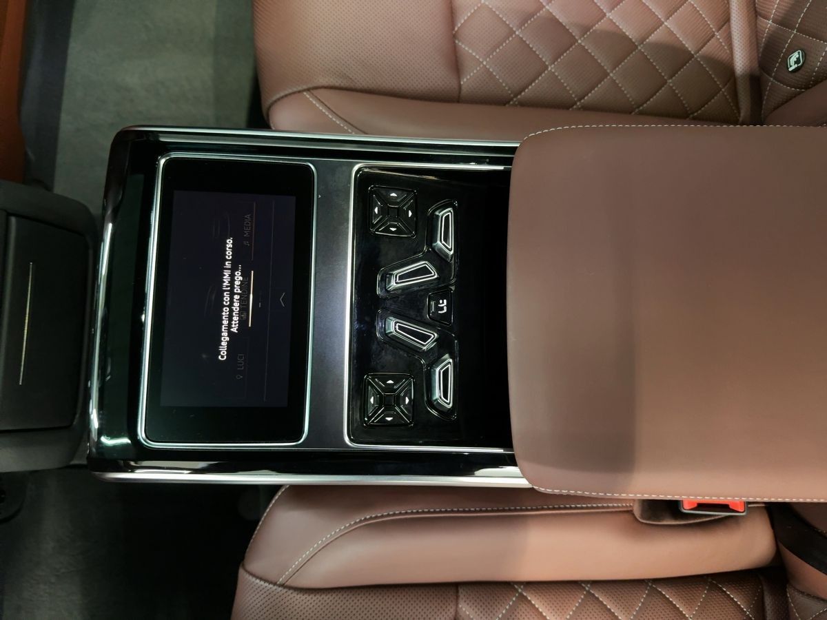 Audi A8 - Bild 23