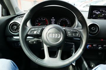 Fahrzeugabbildung Audi A3 Sportback 35 TFSI sport, Bi-Xenon