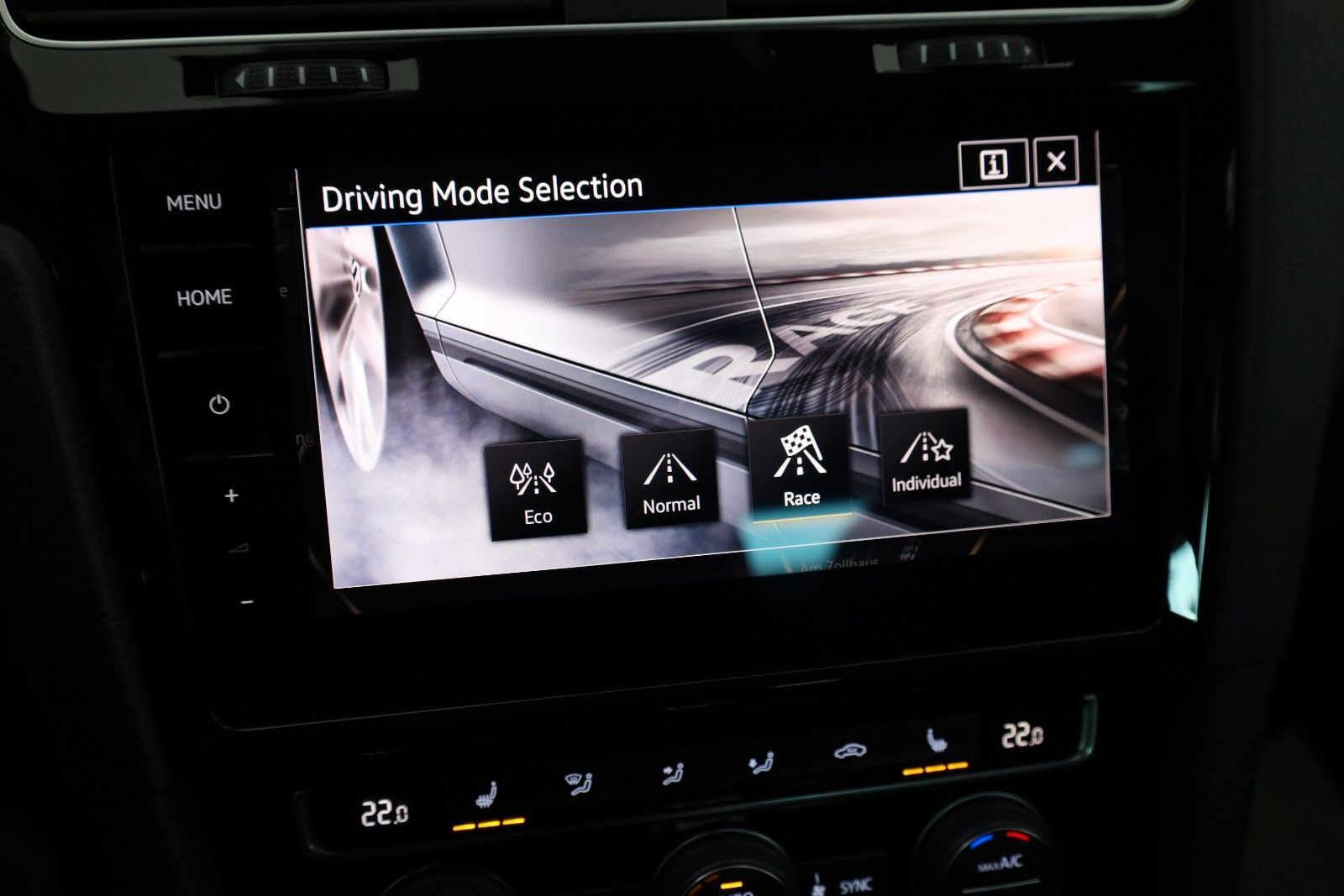 Fahrzeugabbildung Volkswagen Golf VII Lim. R 4M Navi,LED,PDC,Kamera,SH,SR+WR
