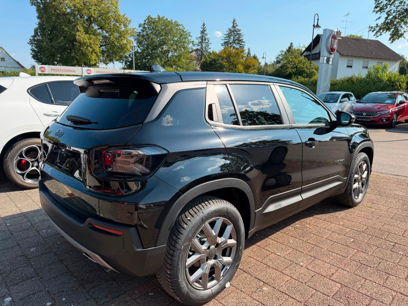 Fahrzeugabbildung Jeep Altitude MJ27 Facelift Winter Business Infotainm