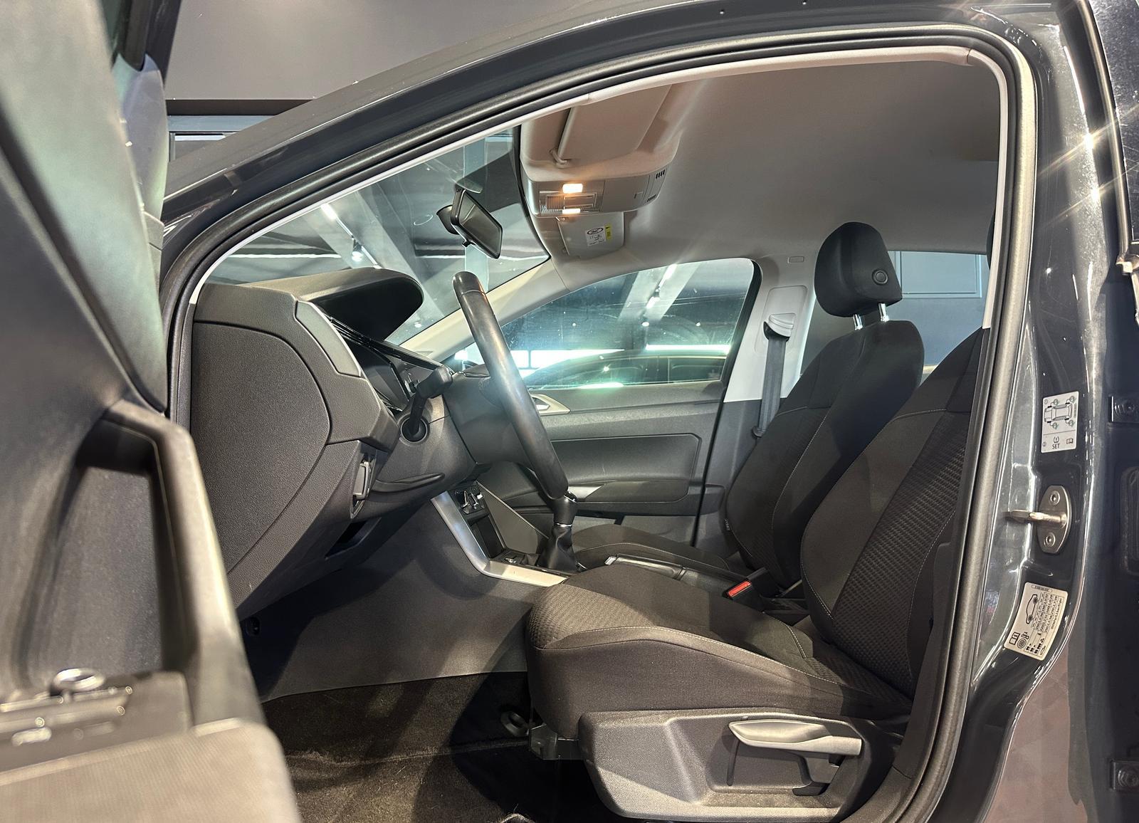 Volkswagen POLO COMFORTLINE KEYLESS TEMPOMAT PDC KAMERA NAV