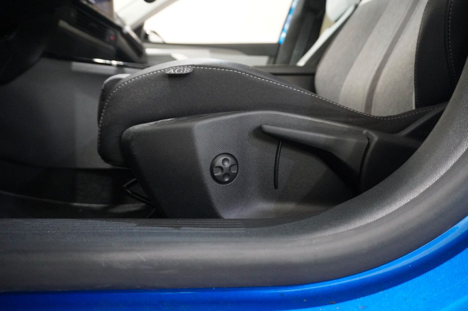 Fahrzeugabbildung Opel Astra L Lim. 1.6 HYBRID ELEGANCE NAVI/LED/SH/AHK