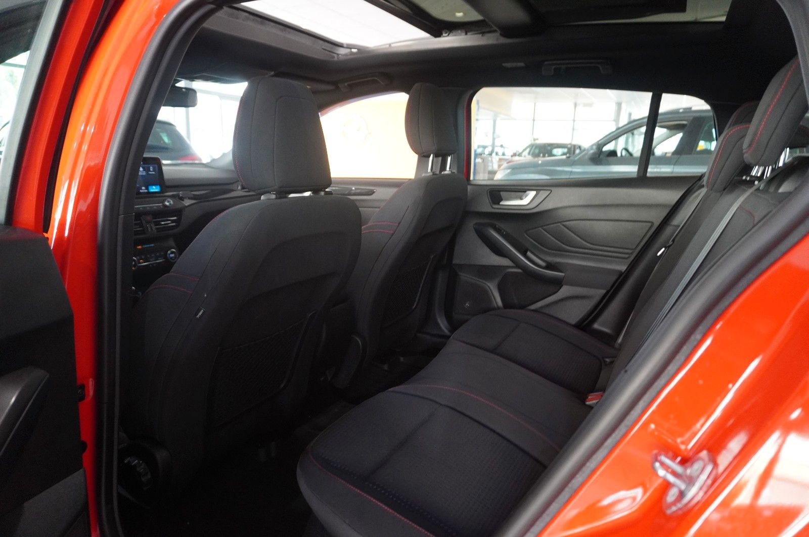 Fahrzeugabbildung Ford Focus 1,0 ST LINE SPORT NAVI/LED/KAMERA/PANO./SH