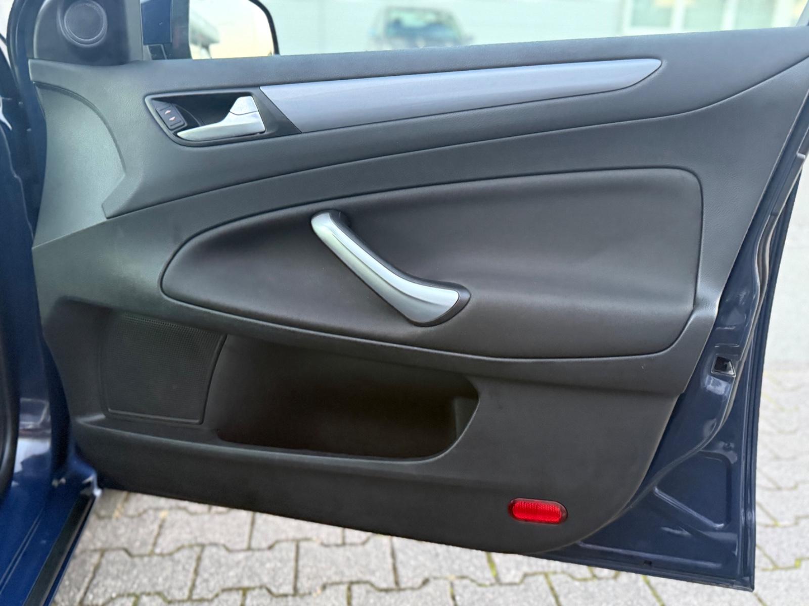 Ford Mondeo 2011 — photo 18