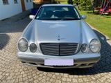 Mercedes-Benz E 220 CDI ; Klimaautomatik; TÜV 05/2007;  - Mercedes-Benz E 220 aus 2001