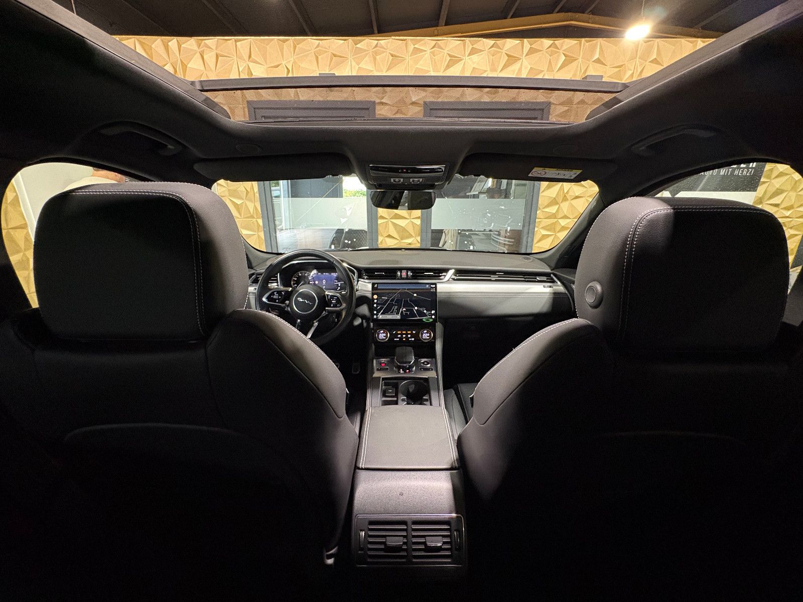 Fahrzeugabbildung Jaguar F-PACE R-Dynamic SE AWD/D300/PANO/APPLE/MEMORY/