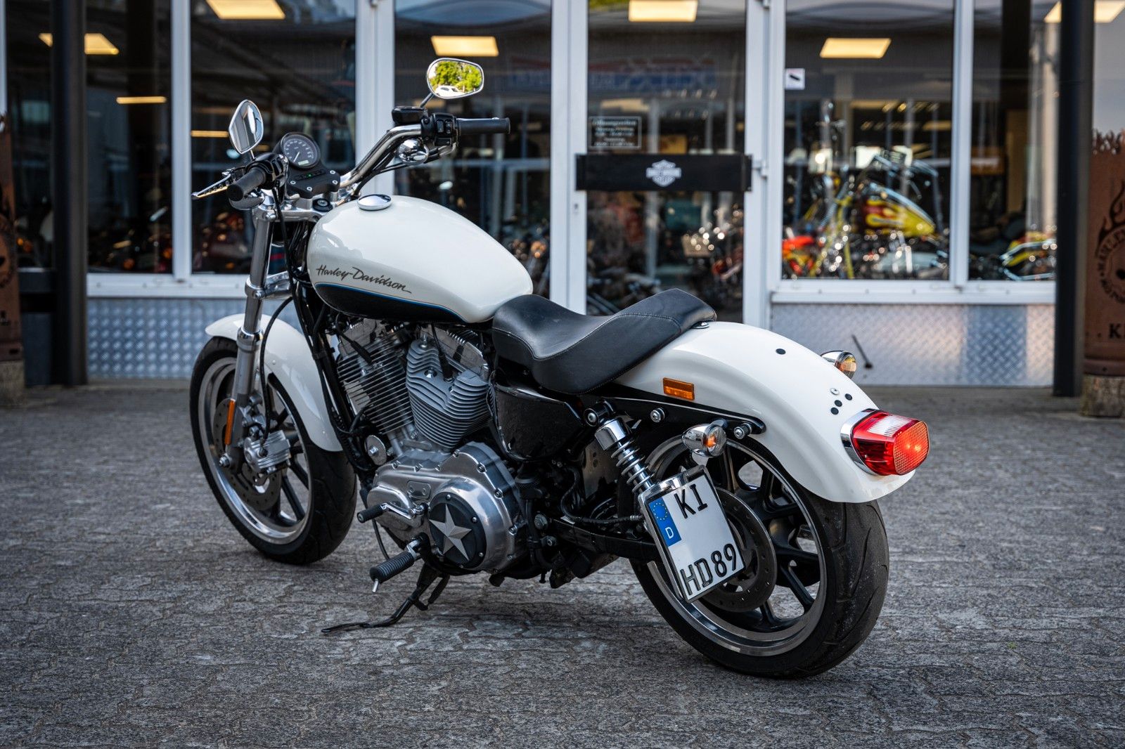 Fahrzeugabbildung Harley-Davidson XL883L SUPERLOW SPORTSTER - JEKILL&HYDE -