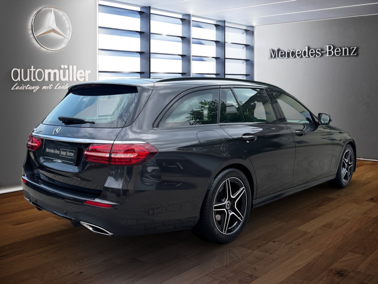 Fahrzeugabbildung Mercedes-Benz E 200 d T AMG+NIGHT+AMBIENTE+CARPLAY+EL.HECKKL++