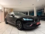 Volvo 100% FAMILIENKOMBI. V60 CORE 4x4 PLUG-IN HYBRID. - Volvo: V100