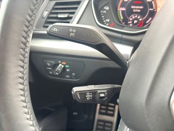 Audi Q5 55 TFSI e 2.0 quattro KLIMA A ALA CARPLAY