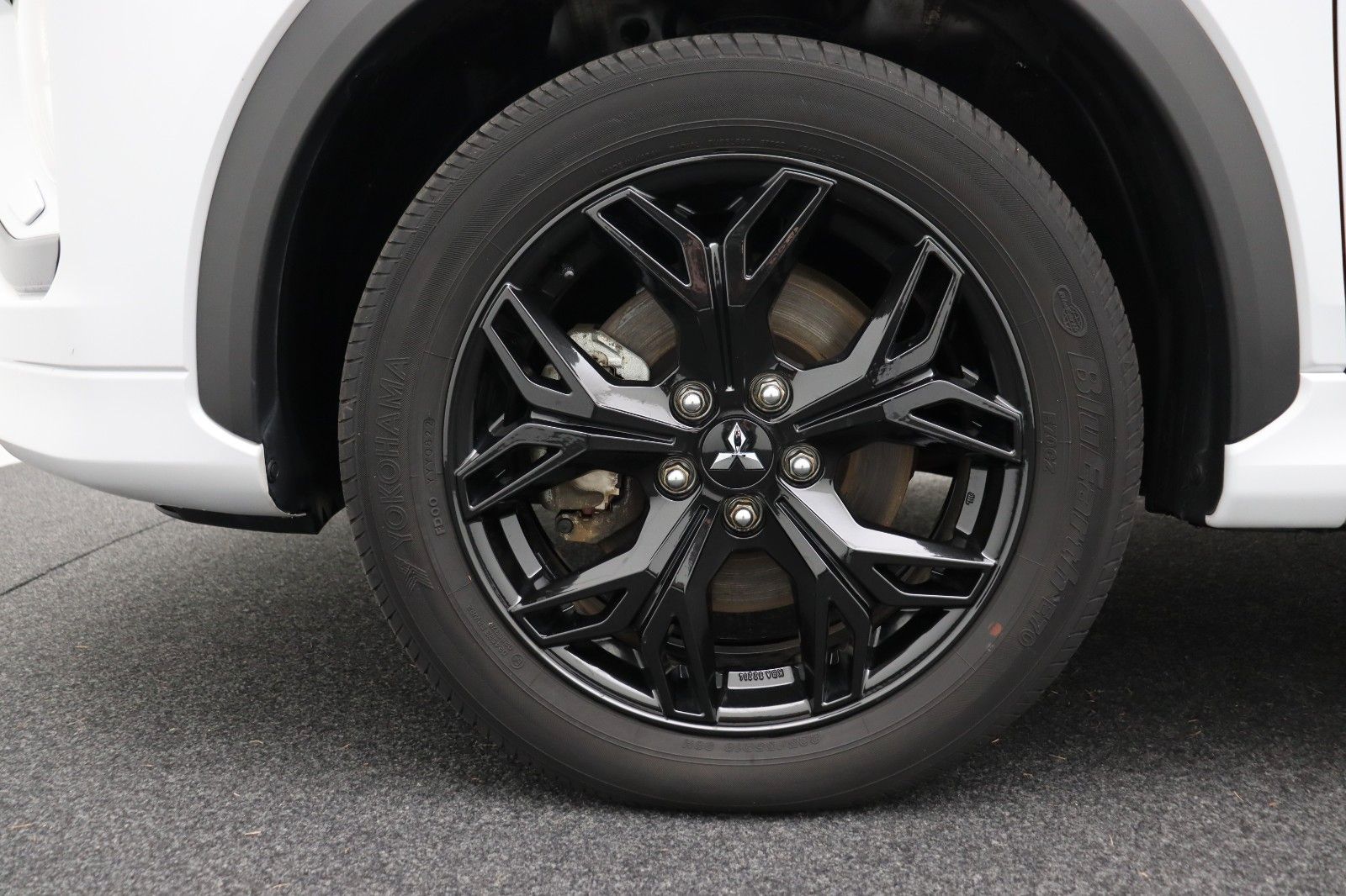 Fahrzeugabbildung Mitsubishi Eclipse Cross Plus Select Black Hybrid 4WD