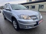 Mitsubishi Outlander 2.4 Intense 1-Hand+Automatik+Klima - Mitsubishi Outlander Gebrauchtwagen in Hamburg