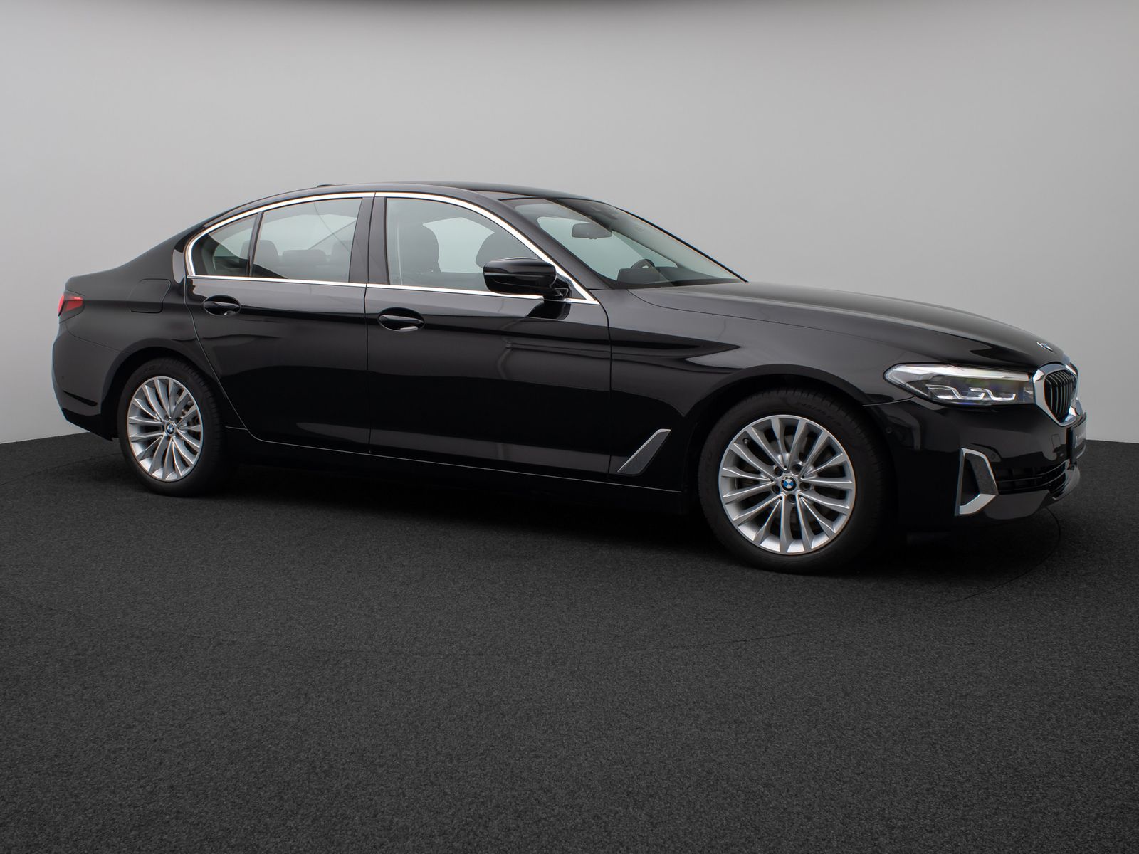 Fahrzeugabbildung BMW 520d Luxury Line Kamera DAB 4xKlima AHK Sport