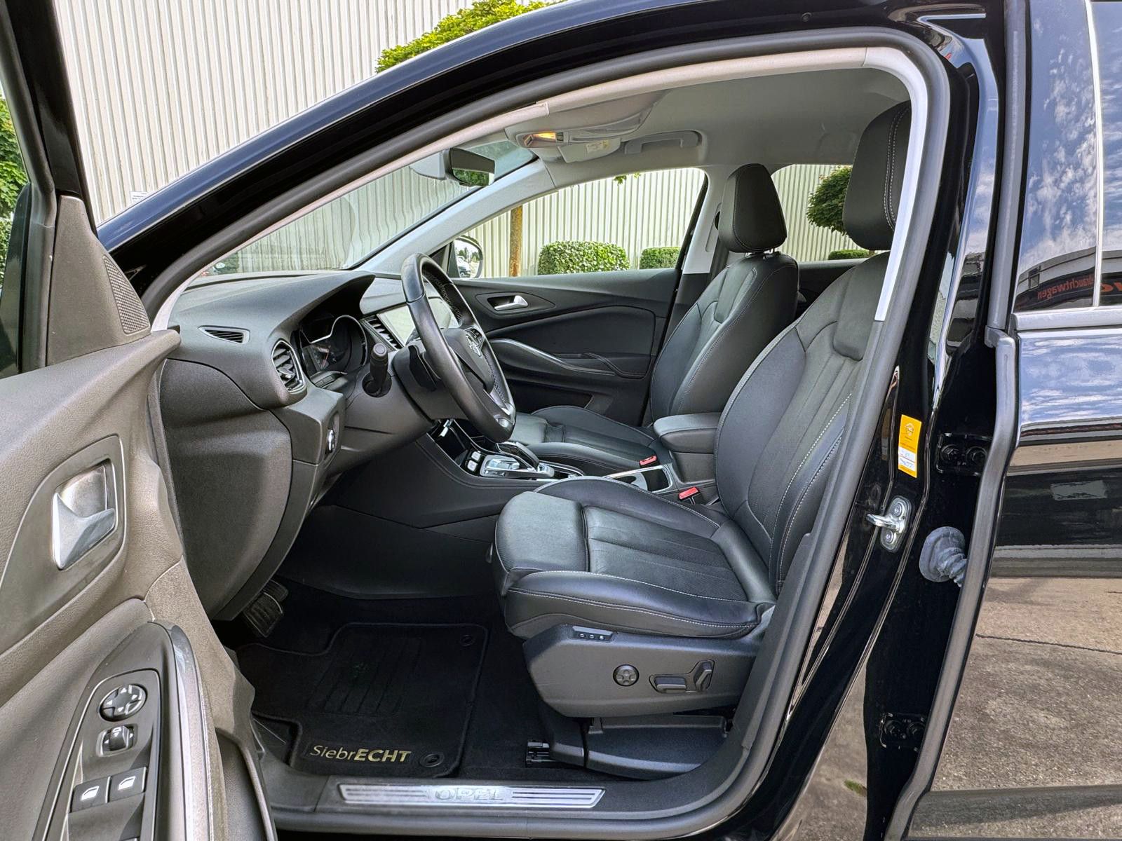 Fahrzeugabbildung Opel Grandland (X) Plug-In Ultimate LED AHK 360° SHZ