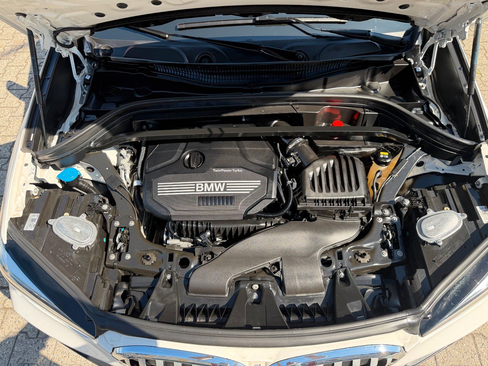 Fahrzeugabbildung BMW X1 sDrive 18 i NAVI LED KAMERA AUTOMATIK 8-FACH