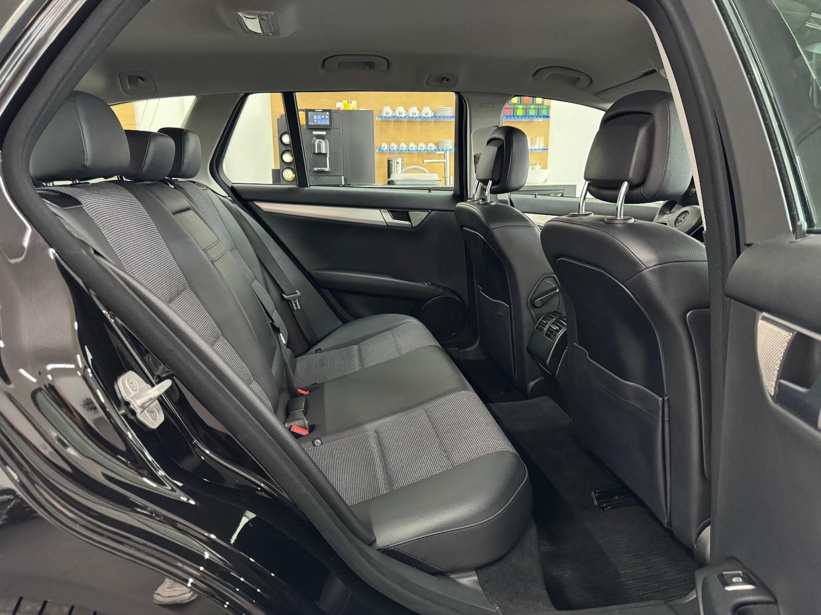 Mercedes-Benz C 180 T-Modell Avantg. NAVI/U-FREI/MB SERVICE!
