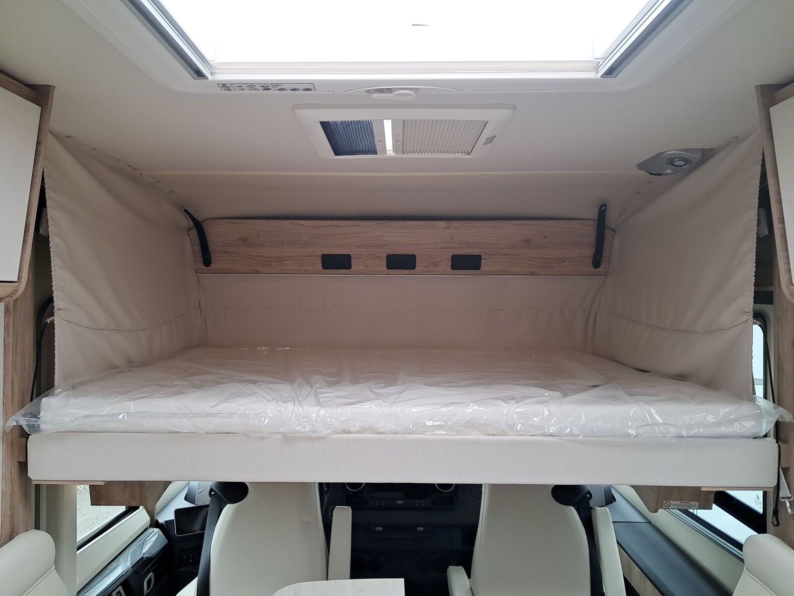 Fahrzeugabbildung Eura Mobil Integra Line GT IL 726 EF Mondial+, Mark. ,170PS