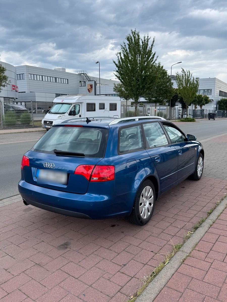 Audi A4 2005 — салон