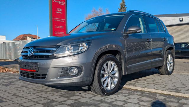 Volkswagen Tiguan Lounge Sport & Style  aus 1.Hand / Navi