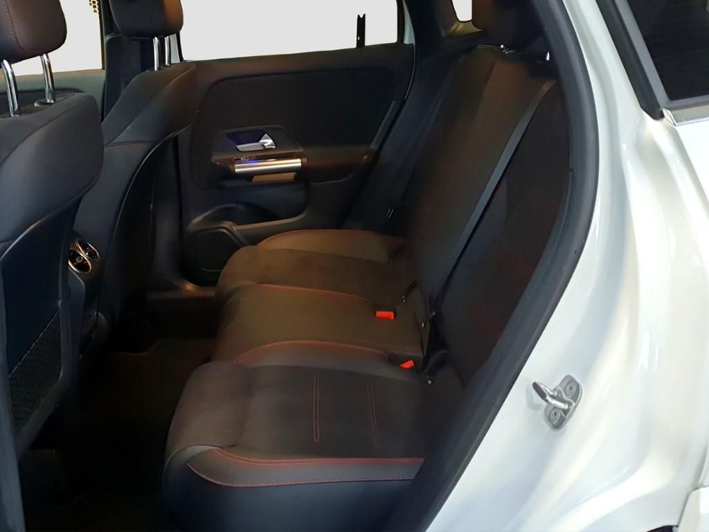 Fahrzeugabbildung Mercedes-Benz GLA 200 AMG*KeyLess*MULTIBEAM*SpurH*PDC*RFK*AHK