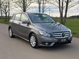 Mercedes-Benz B 200 *Automatik* Klima / SHZ / Navi / Service - mit Benzin-Antrieb: Van