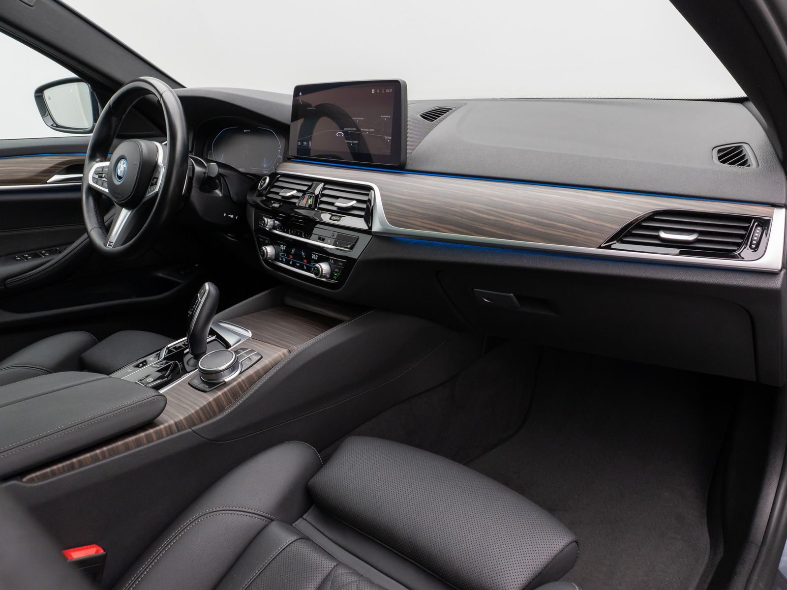 Fahrzeugabbildung BMW 530e xD M Sport Panorama 360°DAB HiFi AHK Alarm