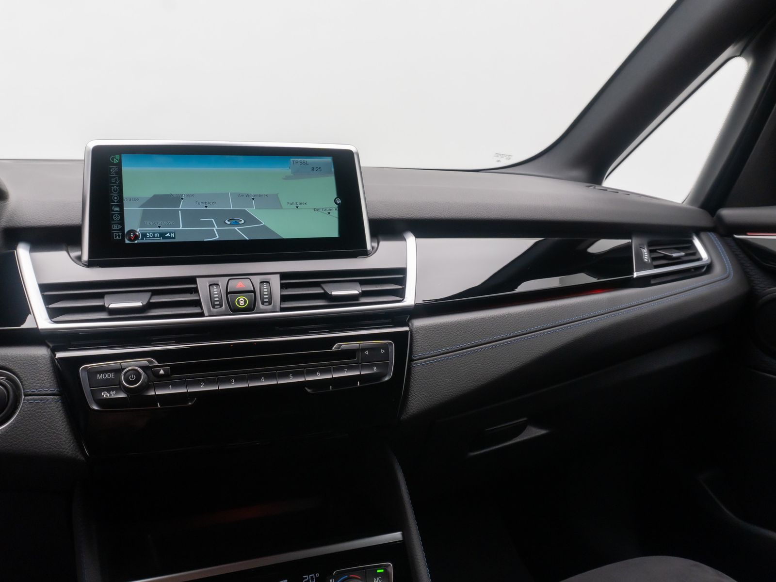 Fahrzeugabbildung BMW 220d Active Tourer M Sport HUD Alarm ParkAs HiFi