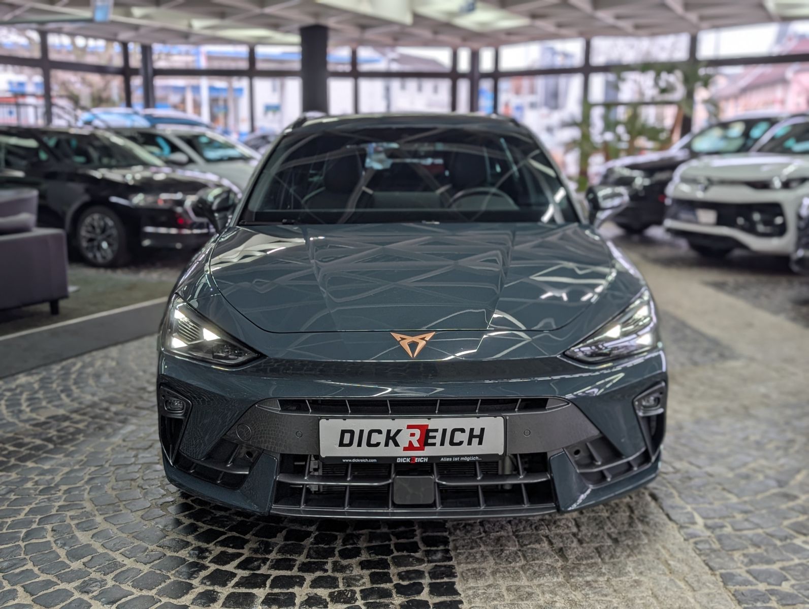 Fahrzeugabbildung CUPRA Leon 1.5 e-Hybrid PLUG-IN LED INTELIG-DRIVE EDGE