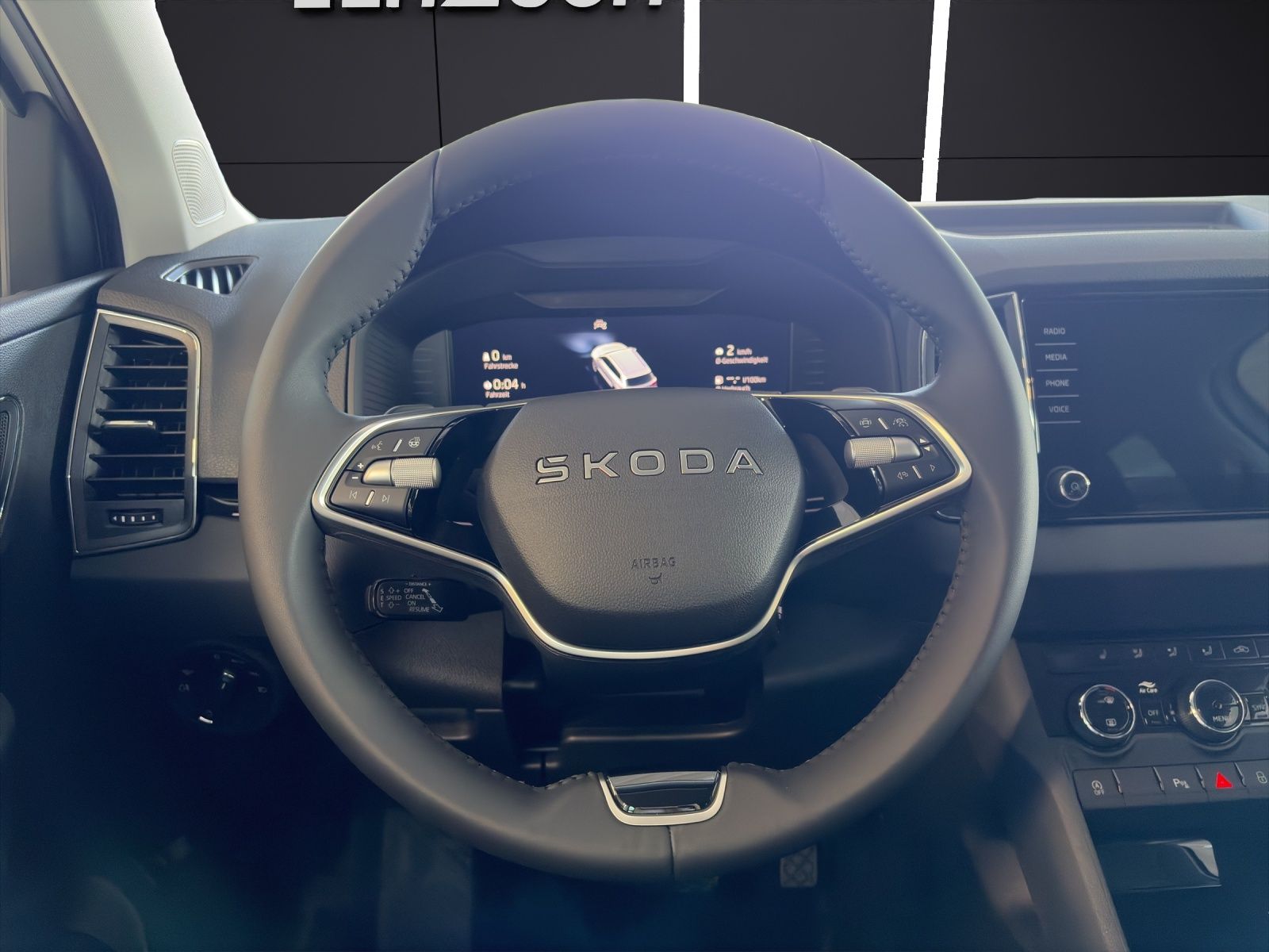 Fahrzeugabbildung SKODA Karoq 1.5 TSI Balance DSG MATRIX AHK ACC 3 J ASG