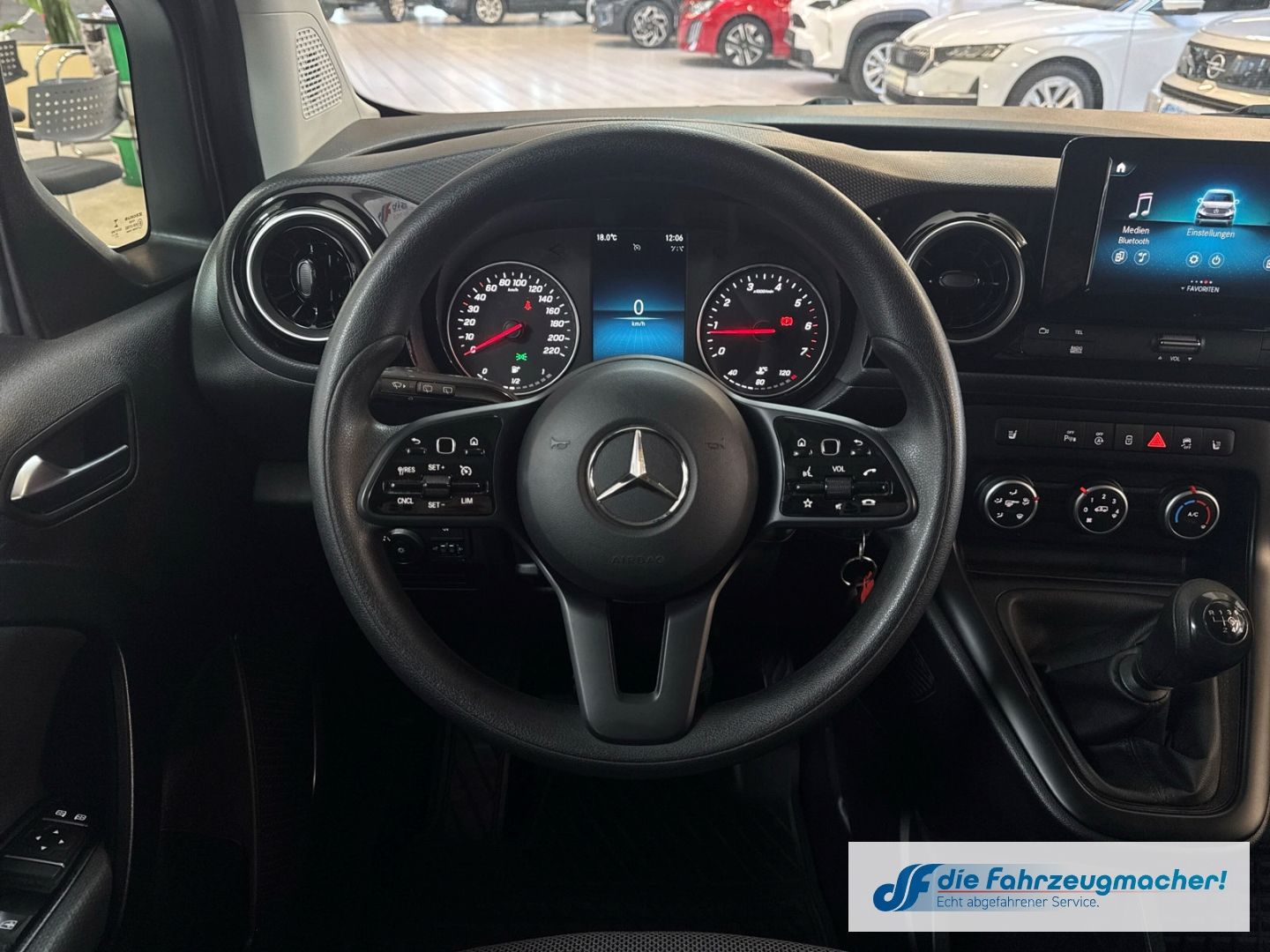 Fahrzeugabbildung Mercedes-Benz Citan Kombi 113 Tourer AHK DAB SHZ Totwi Spur.Ve