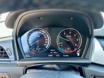 BMW 216 - 10