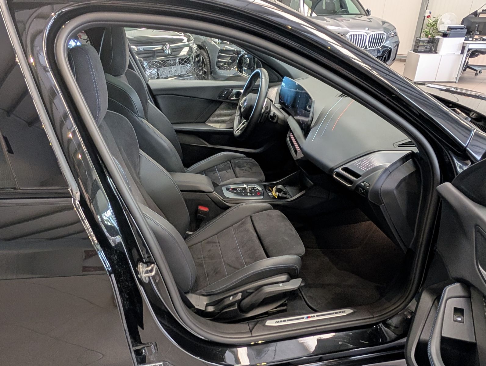 Fahrzeugabbildung BMW 118 d M-Sport Premium Ad-LED Cam Pano Alcan 18"