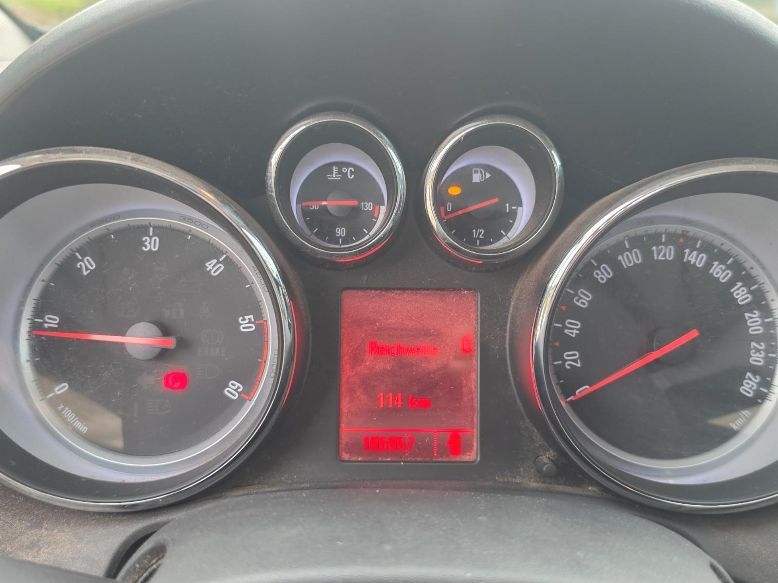 Opel Astra 2011 — photo 13