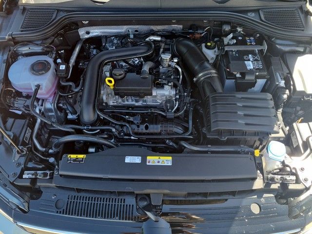 Fahrzeugabbildung Volkswagen Golf VIII Lim. Move TSI LED RFK AID SH LM