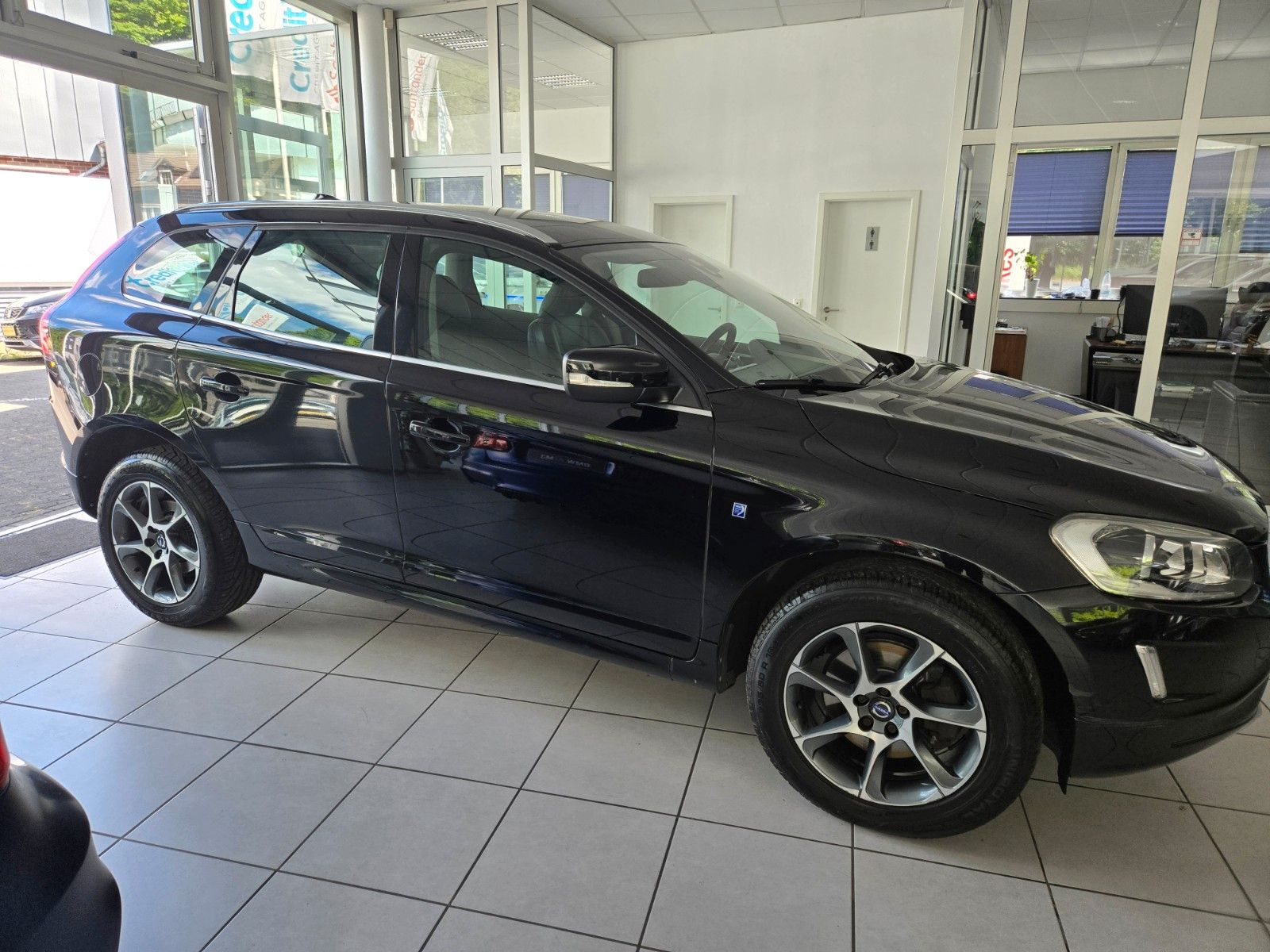 Fahrzeugabbildung Volvo XC60* D4 AWD, Ocean Race AWD