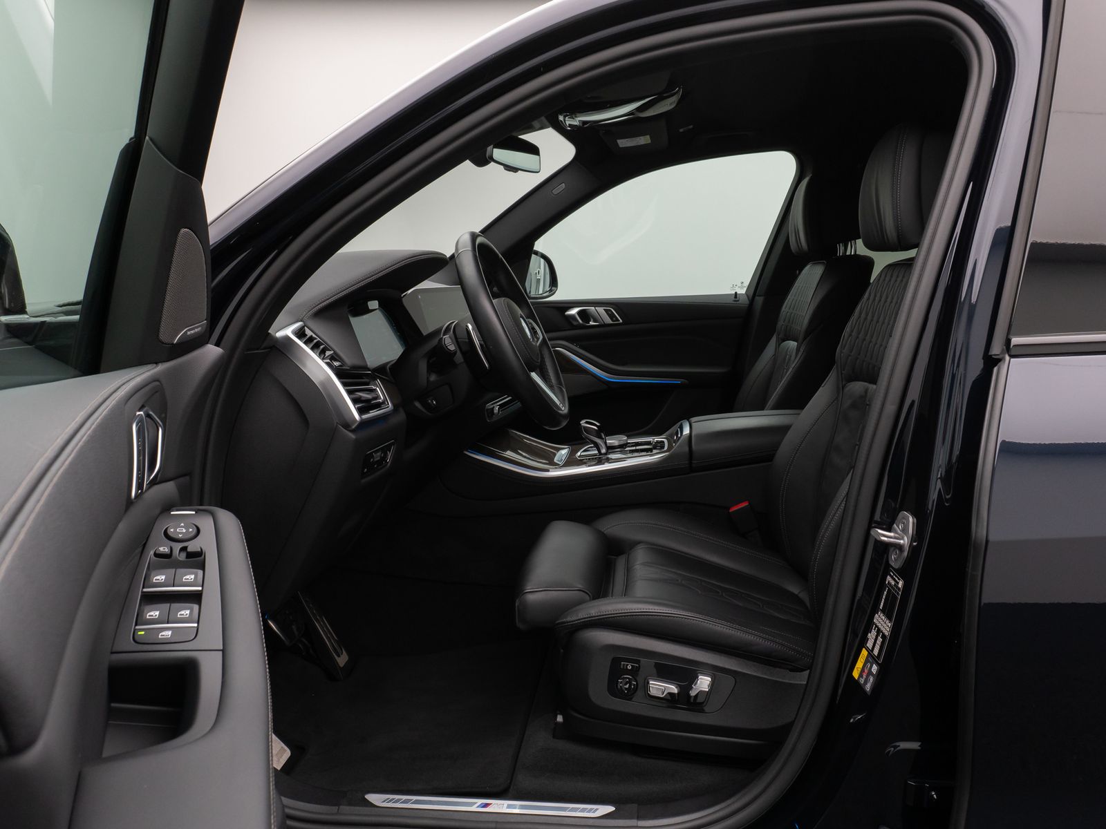 Fahrzeugabbildung BMW X5 xD45e M Sport 360°Laser HUD DAB H/K Komfort