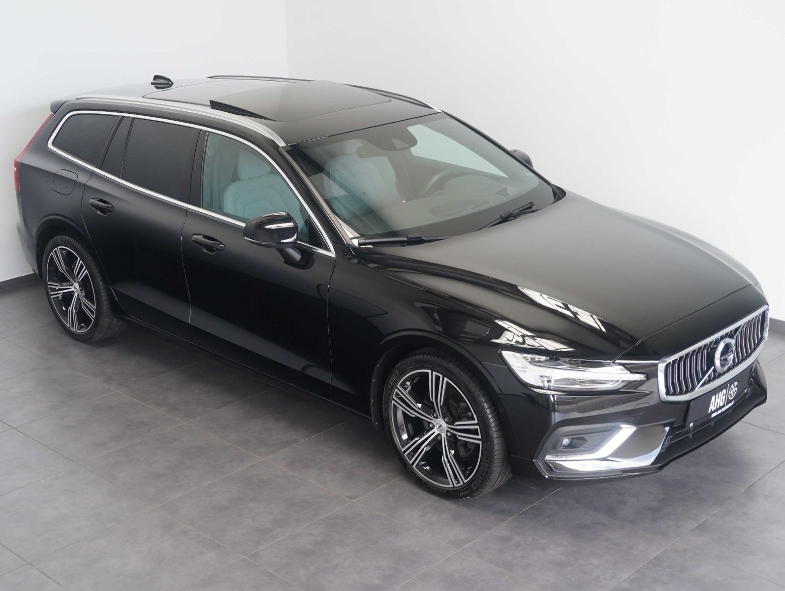 Fahrzeugabbildung Volvo V60 Kombi B4 B Plus Bright LED/PANO/LM19"/360°