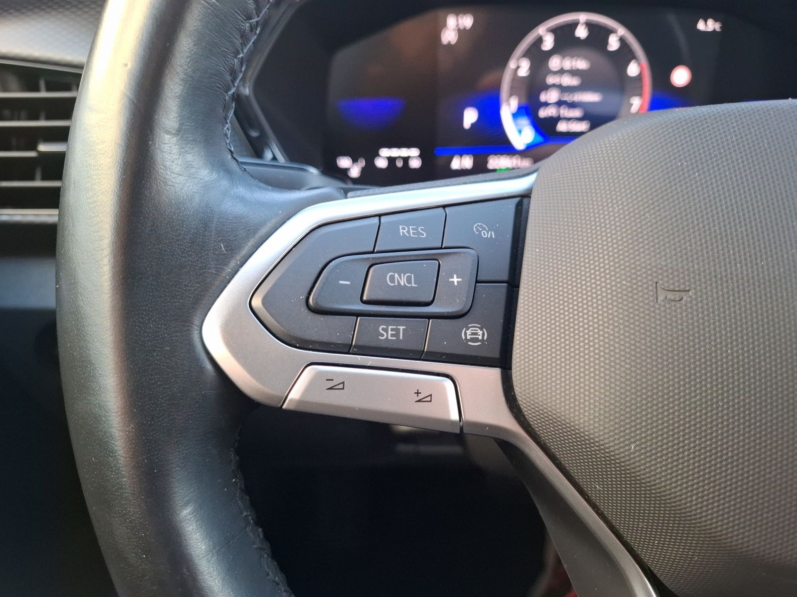 Fahrzeugabbildung Volkswagen T-Cross TSI Life DSG Navi AID RFK SH LM