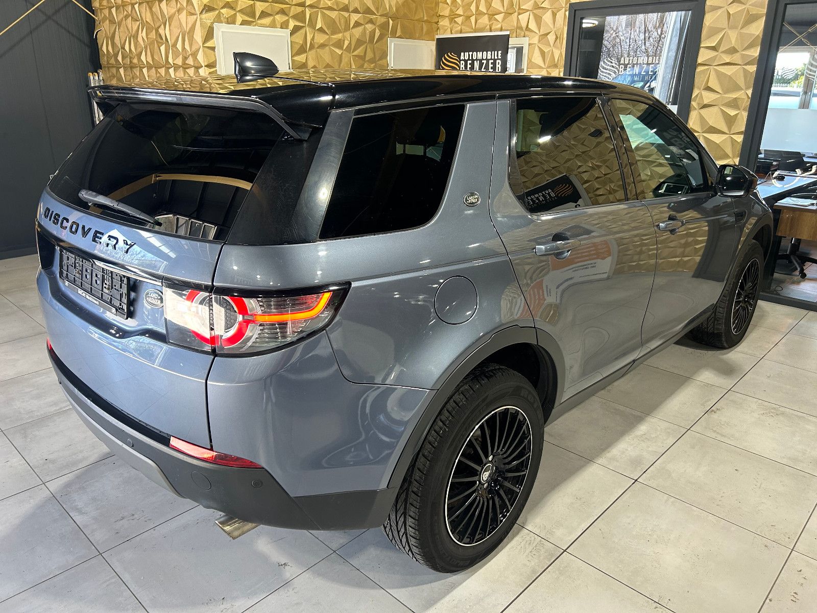 Fahrzeugabbildung Land Rover Discovery Sport SE AWD/PANO/ACC/NAVI/KAMERA/SHZ